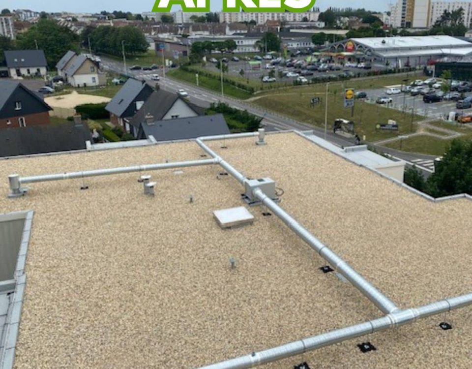 Installation de tourelles d'extraction intelligentes VTI EVO par ERHYG sur le toit de la résidence Le Parc Élisabeth à Sainte-Adresse.